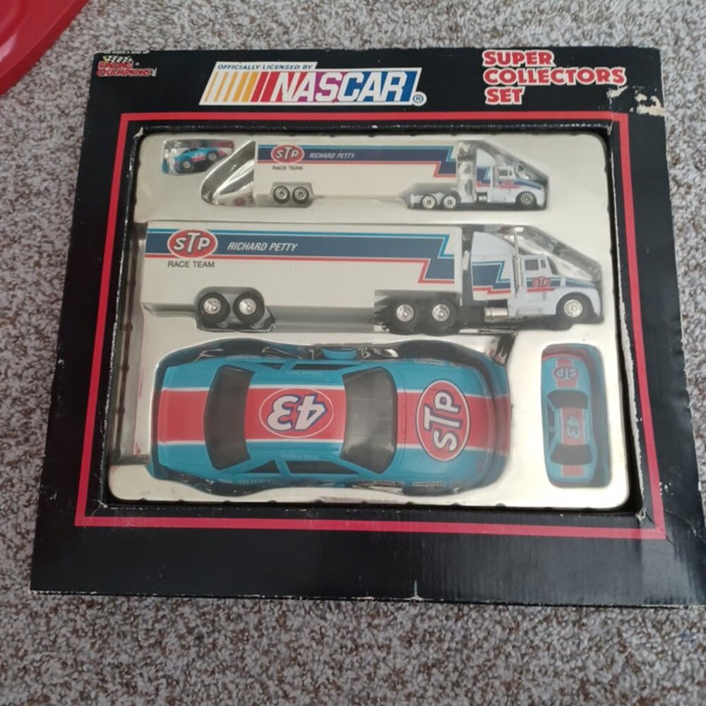 NASCAR Richard Petty Super Collectors Set Model Cars